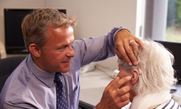 Optimizing Your Hearing Aid Experience with an Audiologist
