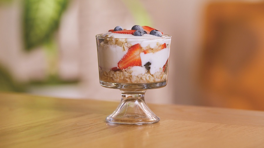 Fruity Oatmeal Yogurt Parfaits 