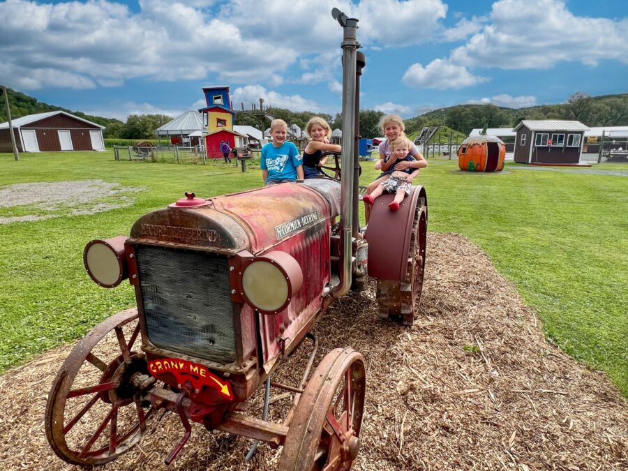 Pumpkinville-Crank-Tractor (4)